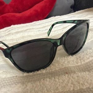 SUNCLOUD Retro Green tortoise polarized Sports shades